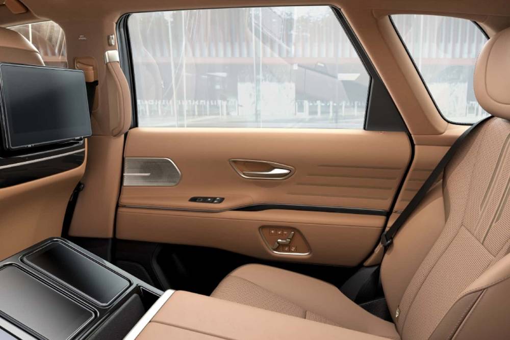 Νέο Toyota Century SUV με πολυτελείς ανέσεις προέδρου