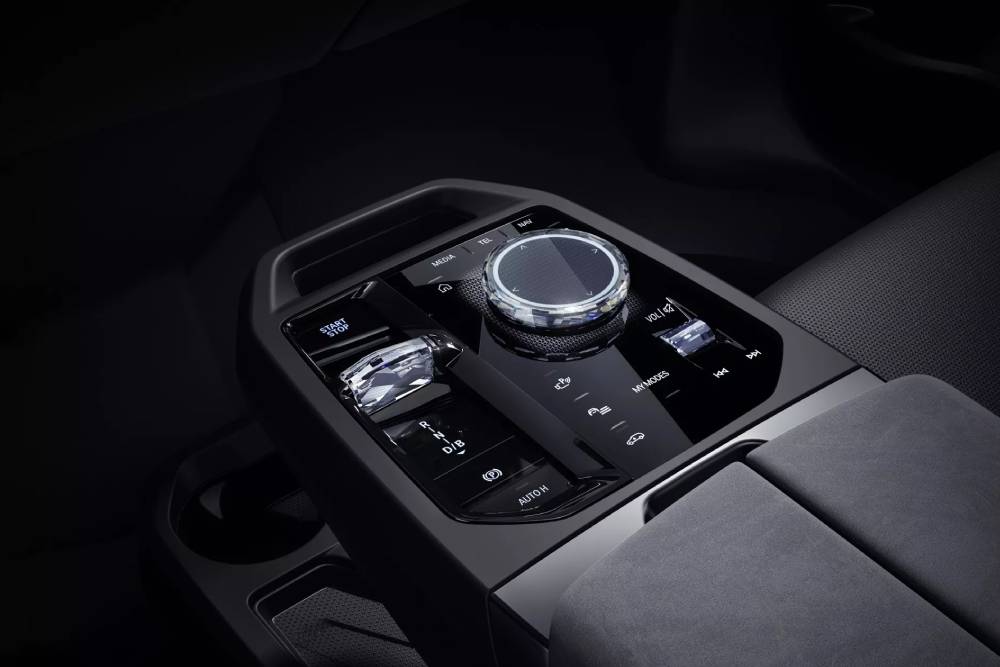 Στην Ελλάδα αποβιβάζεται το εντυπωσιακό BMW iX