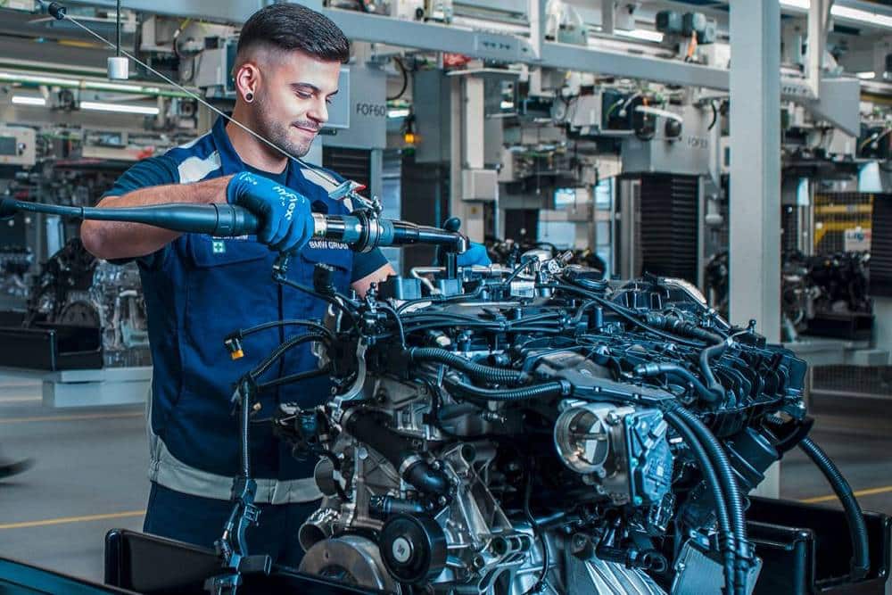 BMW: «Βάση μας παραμένει ο κινητήρας εσωτερικής καύσης»