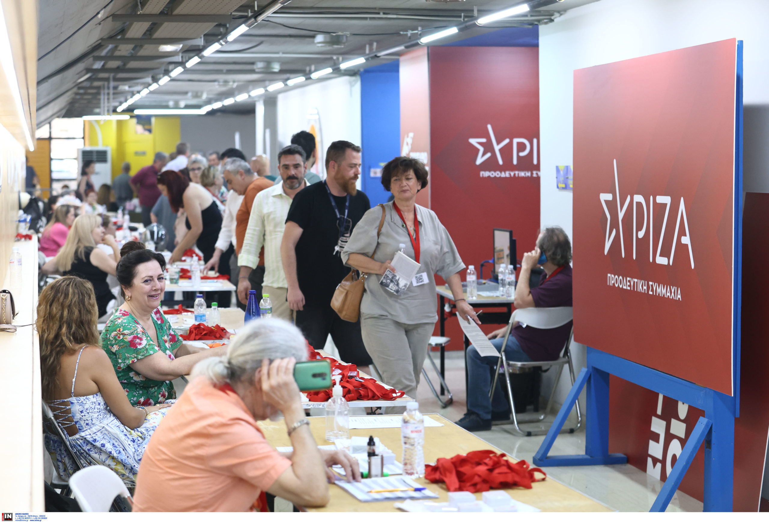 ΣΥΡΙΖΑ: Προσδοκίες αναγέννησης σε κλίμα εσωτερικής κόπωσης – Αφόρητη ζέστη, άδειες καρέκλες και ανησυχία τη δεύτερη μέρα του Συνεδρίου