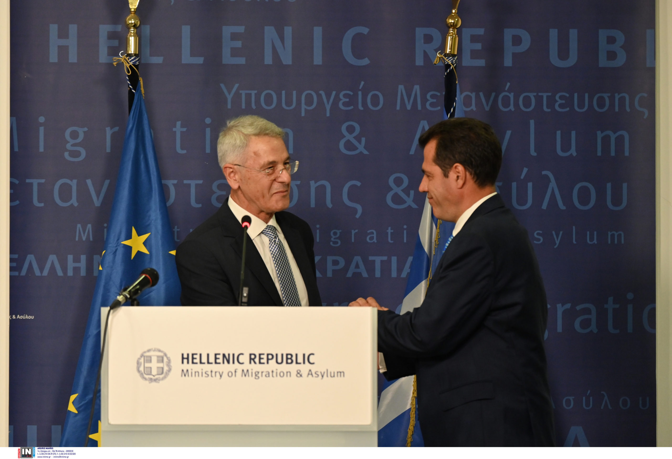 Τελετή παράδοσης-παραλαβής στο υπουργείο Μετανάστευσης – Πλεύρης: Όποιος φτάνει παράνομα στην Ελλάδα, είτε θα επιστρέφει στη χώρα του είτε θα οδηγείται στη φυλακή