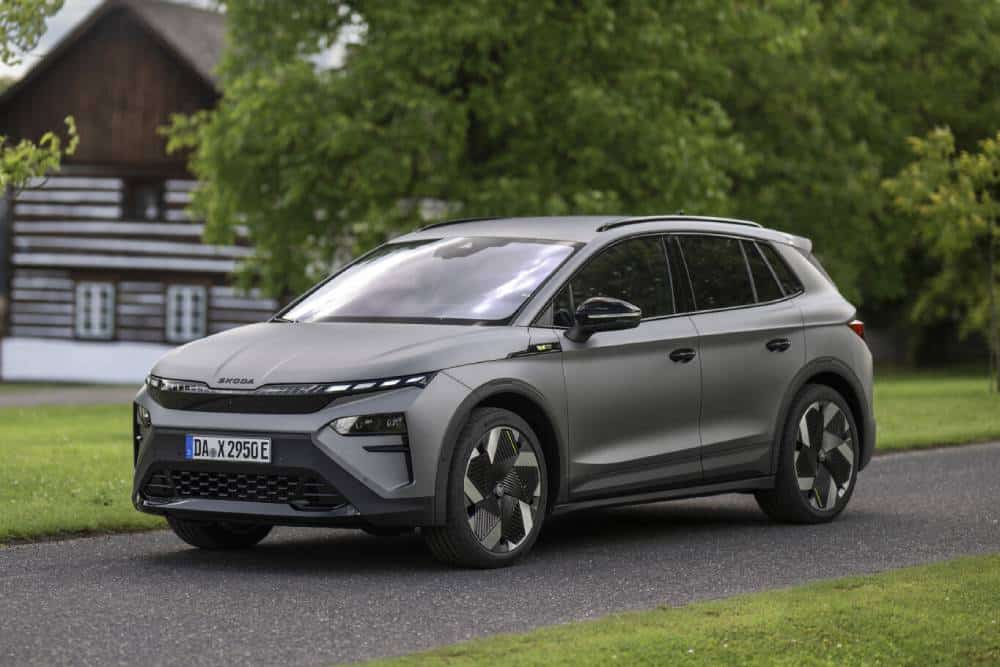Νέο Skoda Elroq RS με εντυπωσιακή ματ βαφή
