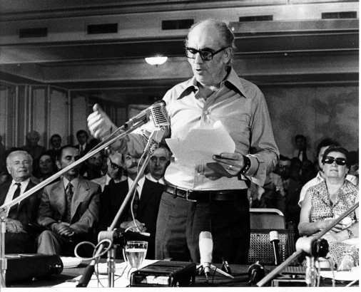 Ανδρέας Παπανδρέου: 29 χρόνια από τον θάνατό του – Η πορεία και η κληρονομιά του χαρισματικού ηγέτη