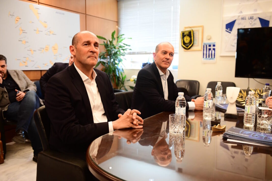 ADERFOI_AGGELOPOYLOI_EUROKINISSI-2-1200x800