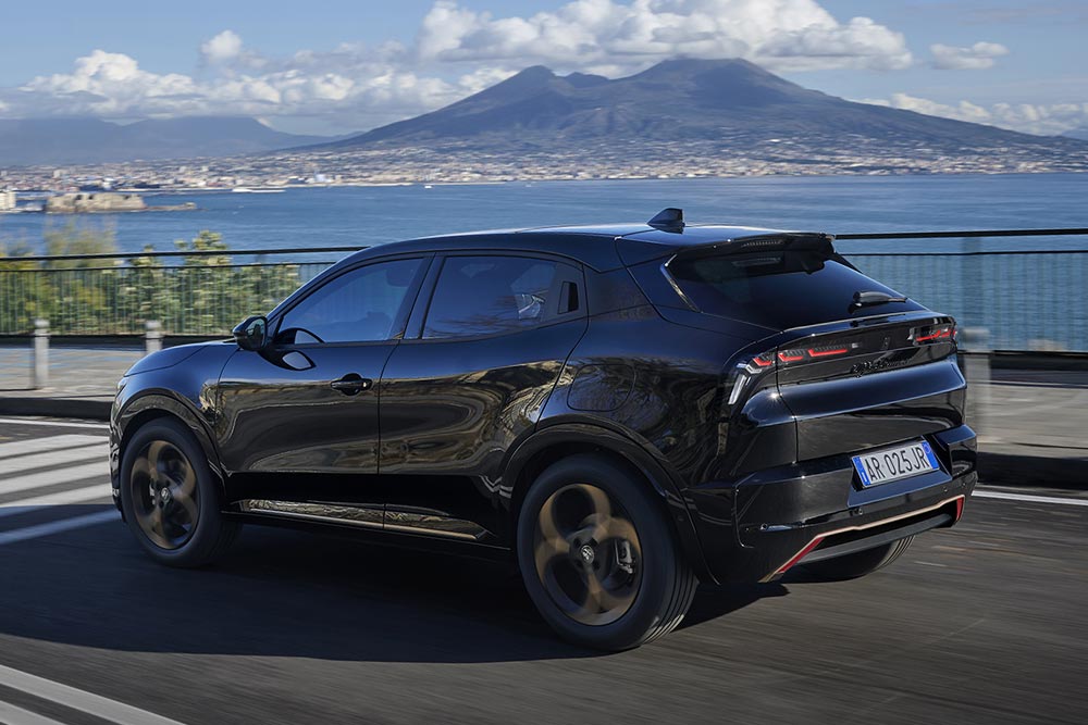 Αποκαλύφθηκε η εντυπωσιακή Alfa Romeo Junior Intensa