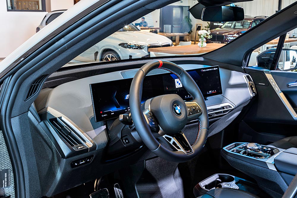 Στην Ελλάδα αποβιβάζεται το εντυπωσιακό BMW iX