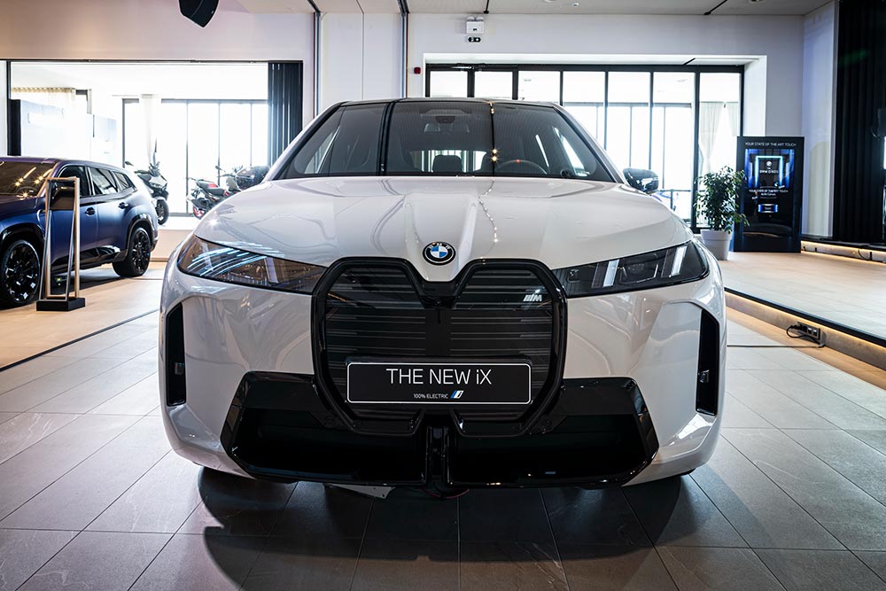 Στην Ελλάδα αποβιβάζεται το εντυπωσιακό BMW iX