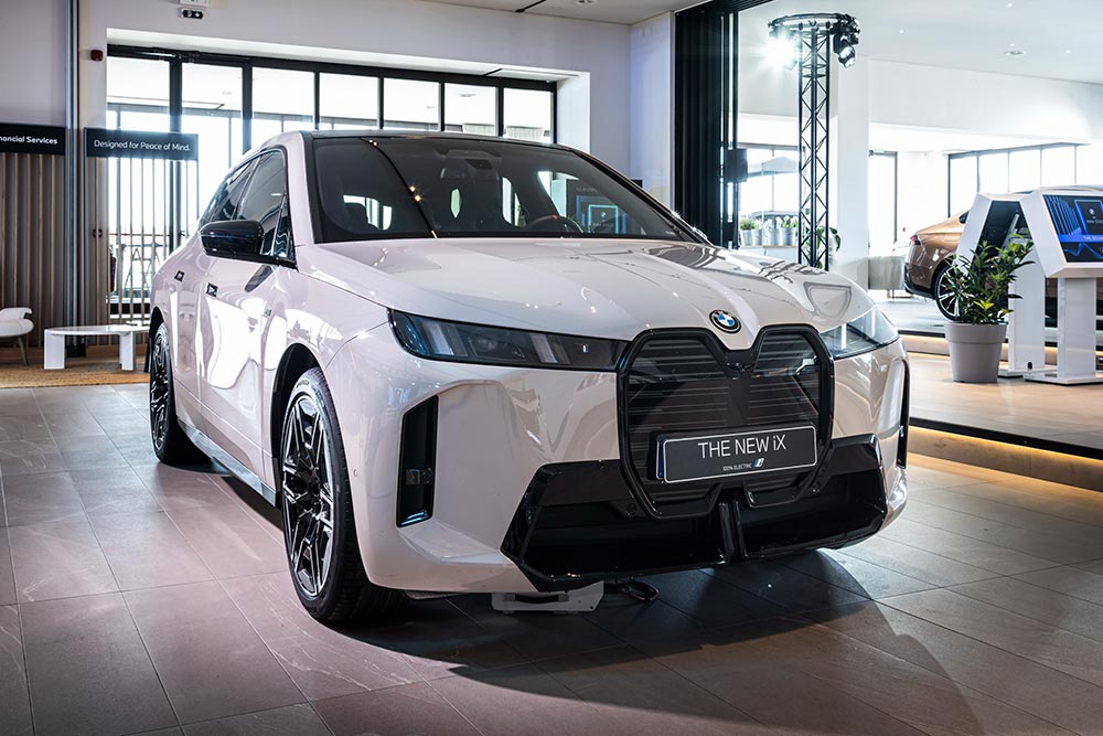 Στην Ελλάδα αποβιβάζεται το εντυπωσιακό BMW iX