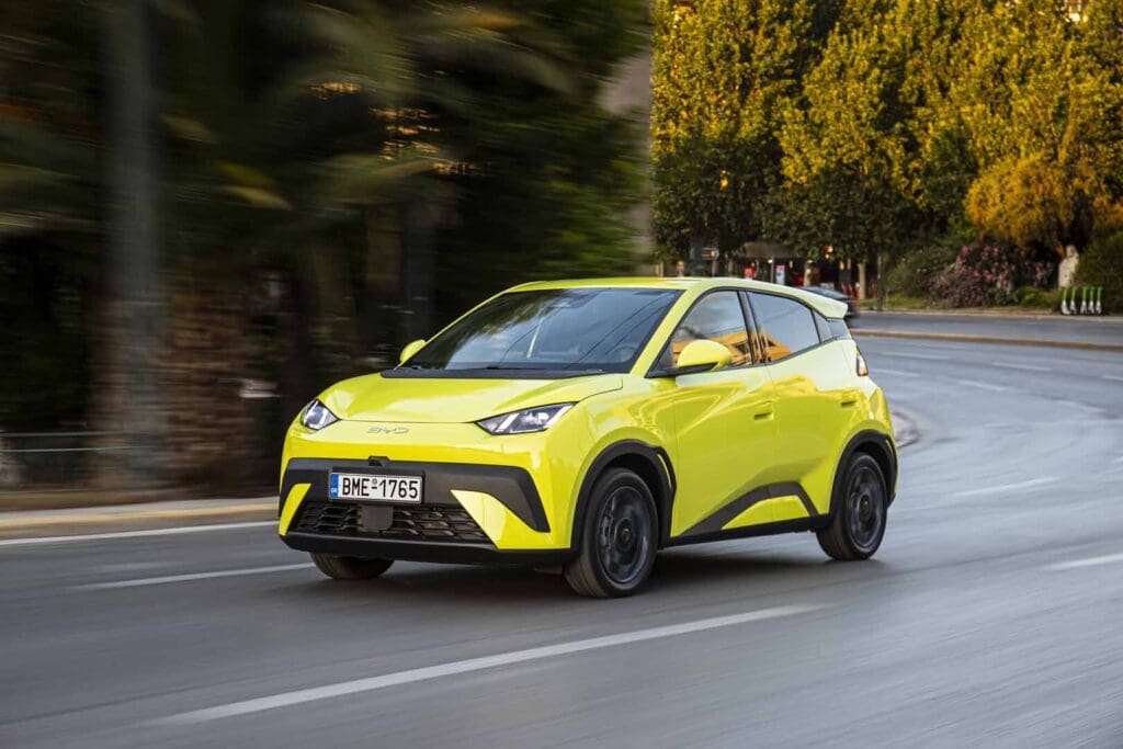 Ακόμα πιο χαμηλές τιμές στα BYD με όφελος έως €8.000 10 Δοκιμή BYD Dolphin Surf