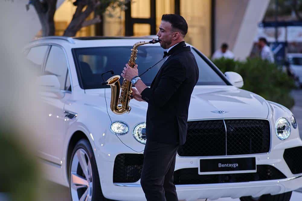 Η πολυτελής Bentley Continental GTC Mulliner λάμπει στην Αθηναϊκή Ριβιέρα