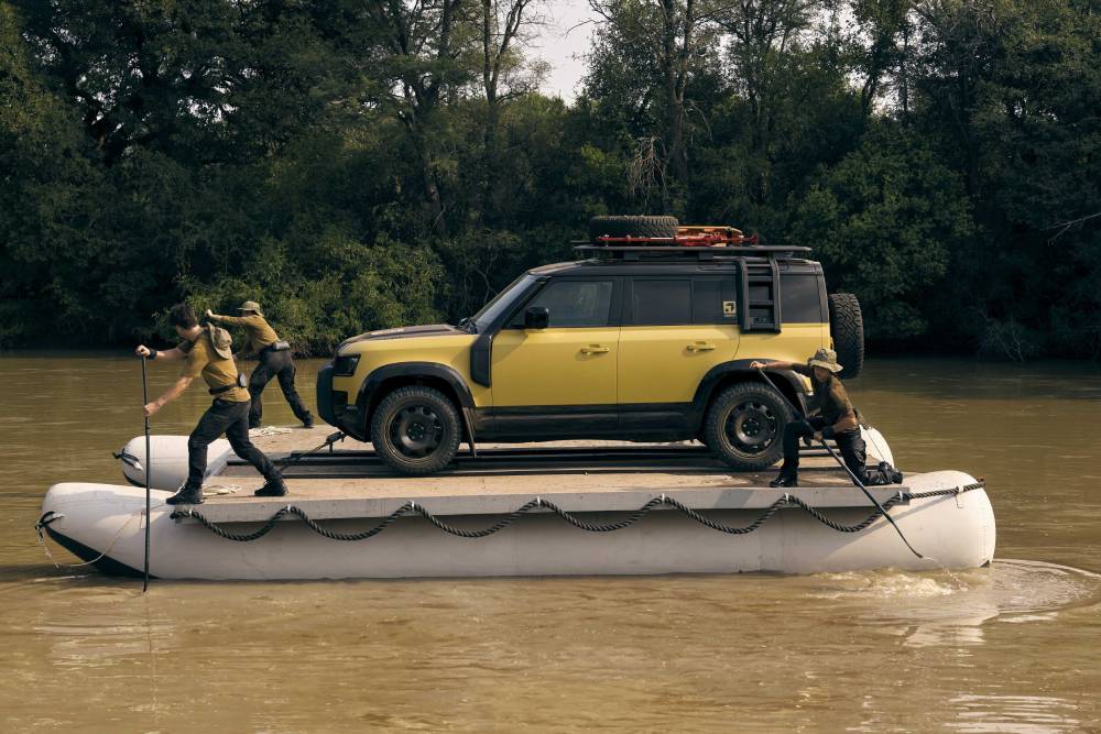Νέο Land Rover Defender κατακτά την περιπέτεια του Camel Trophy