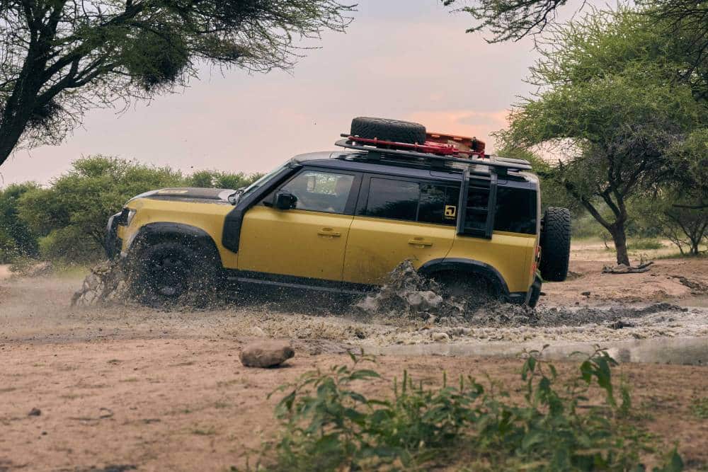 Νέο Land Rover Defender κατακτά την περιπέτεια του Camel Trophy