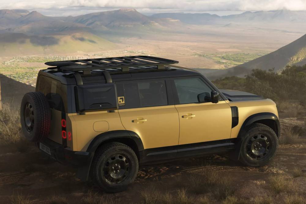 Νέο Land Rover Defender κατακτά την περιπέτεια του Camel Trophy