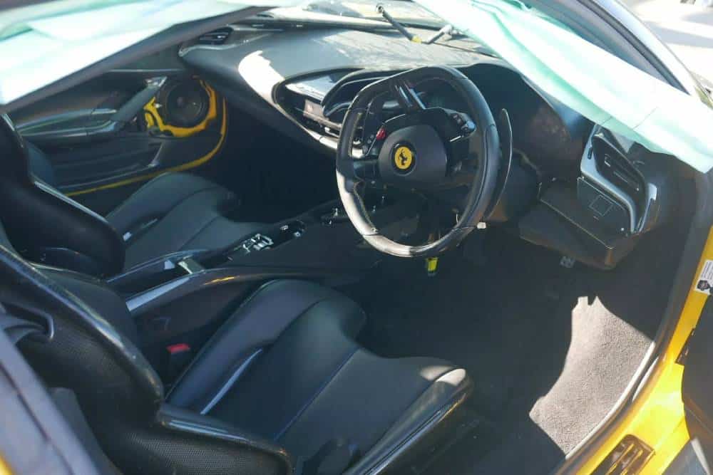 «Τζάμπα» ντεραπαρισμένη Ferrari SF90 Stradale