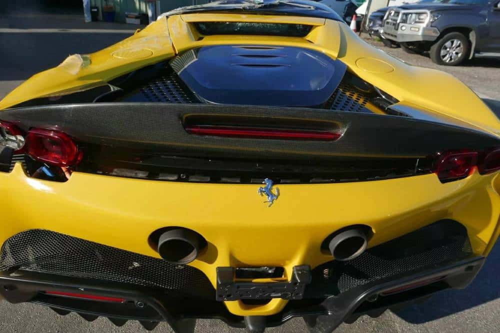 «Τζάμπα» ντεραπαρισμένη Ferrari SF90 Stradale