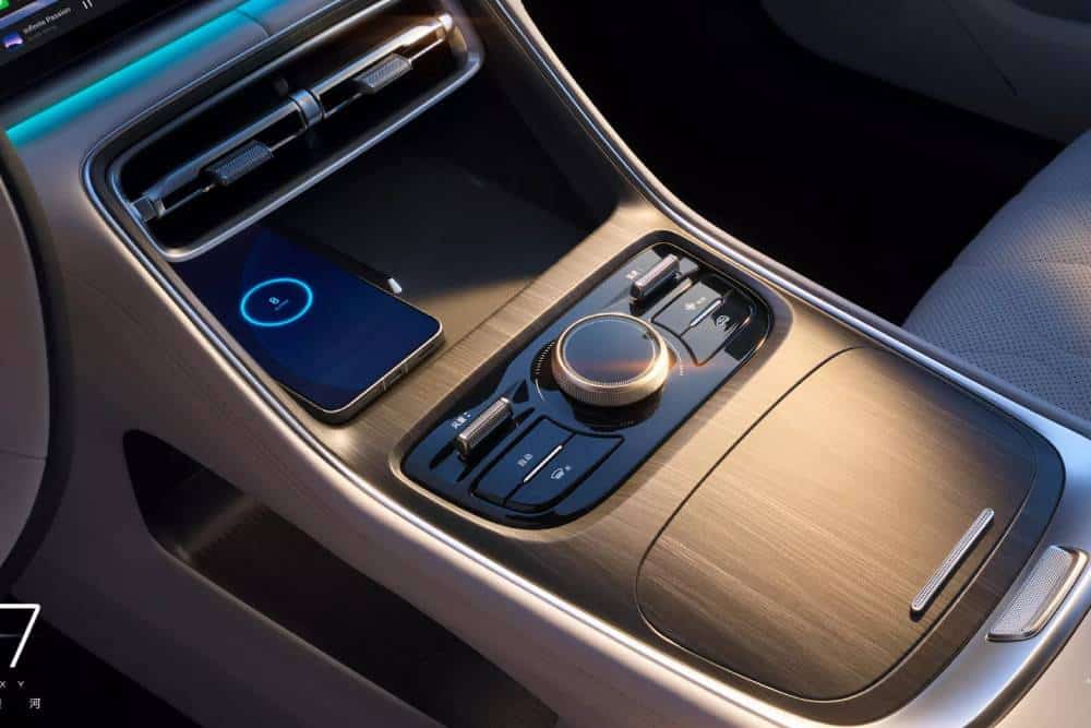 Το νέο Geely των 2.100 χλμ. αυτονομίας