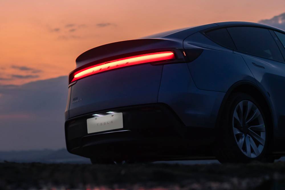 Χωρίς σταματημό η κατρακύλα της Tesla στην Ευρώπη