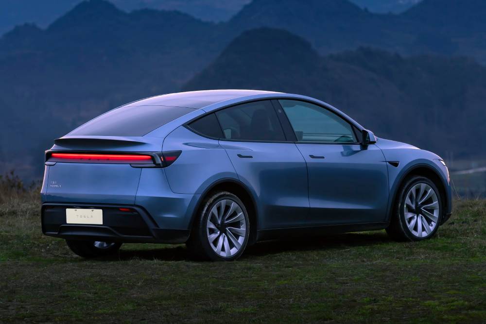 Χωρίς σταματημό η κατρακύλα της Tesla στην Ευρώπη