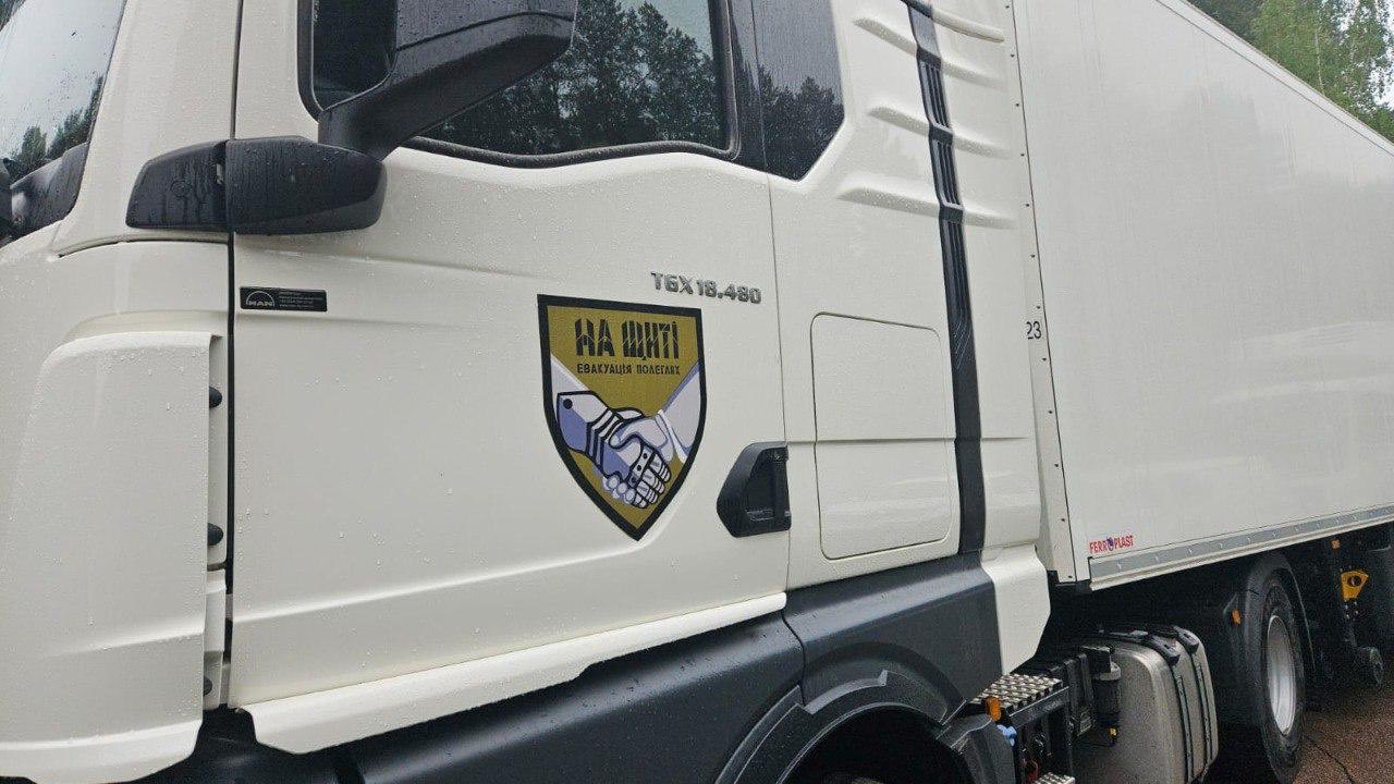 Ουκρανία: Επαναπάτρισε τις σορούς 1.212 ηρώων που έπεσαν στο μέτωπο – Συγκλονιστικό βίντεο από τα φορτηγά-ψυγεία της επιστροφής 2 Ουκρανία: Επαναπάτρισε τις σορούς 1.212 ηρώων που έπεσαν στο μέτωπο – Συγκλονιστικό βίντεο από τα φορτηγά-ψυγεία της επιστροφής