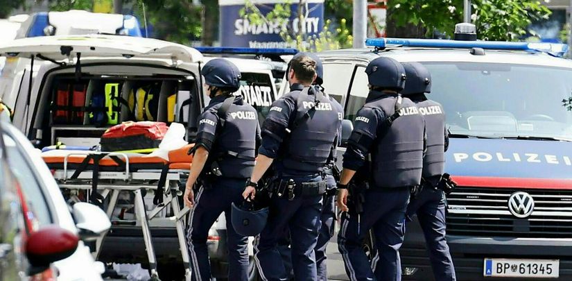 Αυστρία: Οπλισμένος με πιστόλι και καραμπίνα ο δράστης σκόρπισε τον τρόμο στο σχολείο του Γκρατς – Τριήμερο εθνικό πένθος στην χώρα