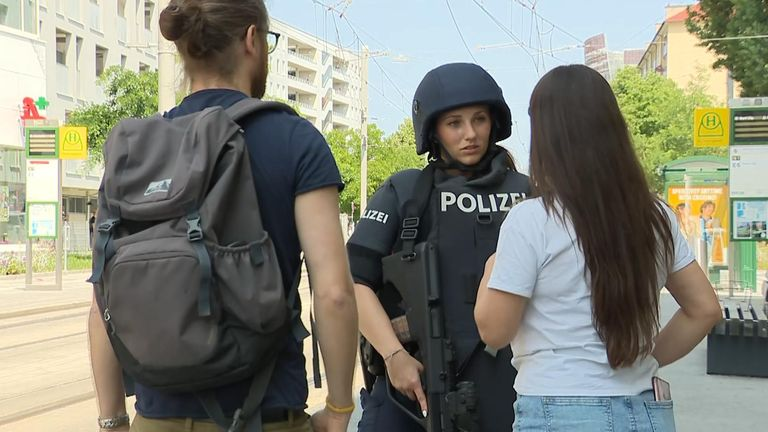 Αυστρία: Οπλισμένος με πιστόλι και καραμπίνα ο δράστης σκόρπισε τον τρόμο στο σχολείο του Γκρατς – Τριήμερο εθνικό πένθος στην χώρα