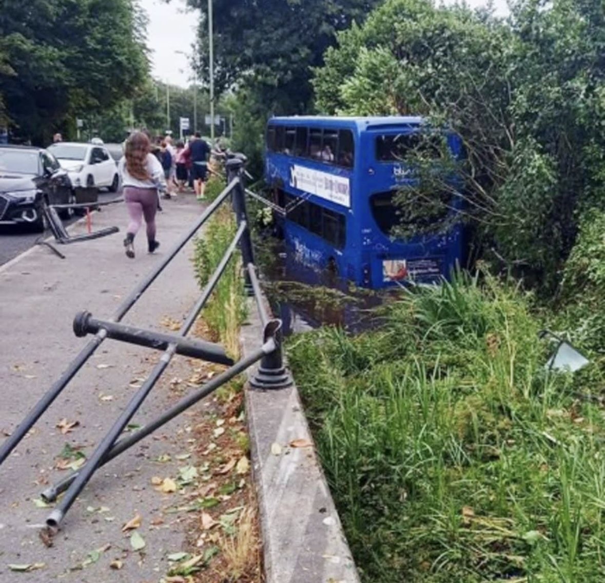 Λεωφορείο «χωρίς φρένα» και με «κολλημένο γκάζι» που μετέφερε μαθητές έπεσε σε ποτάμι – «Θα πεθάνουμε, τι κάνει;» 3 Λεωφορείο «χωρίς φρένα» και με «κολλημένο γκάζι» που μετέφερε μαθητές έπεσε σε ποτάμι – «Θα πεθάνουμε, τι κάνει;»