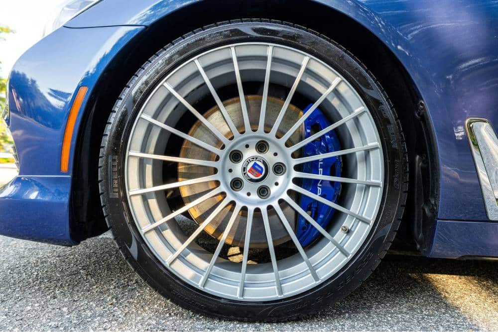Γκάζια κλάσης με Alpina B7 xDrive 600 ίππων