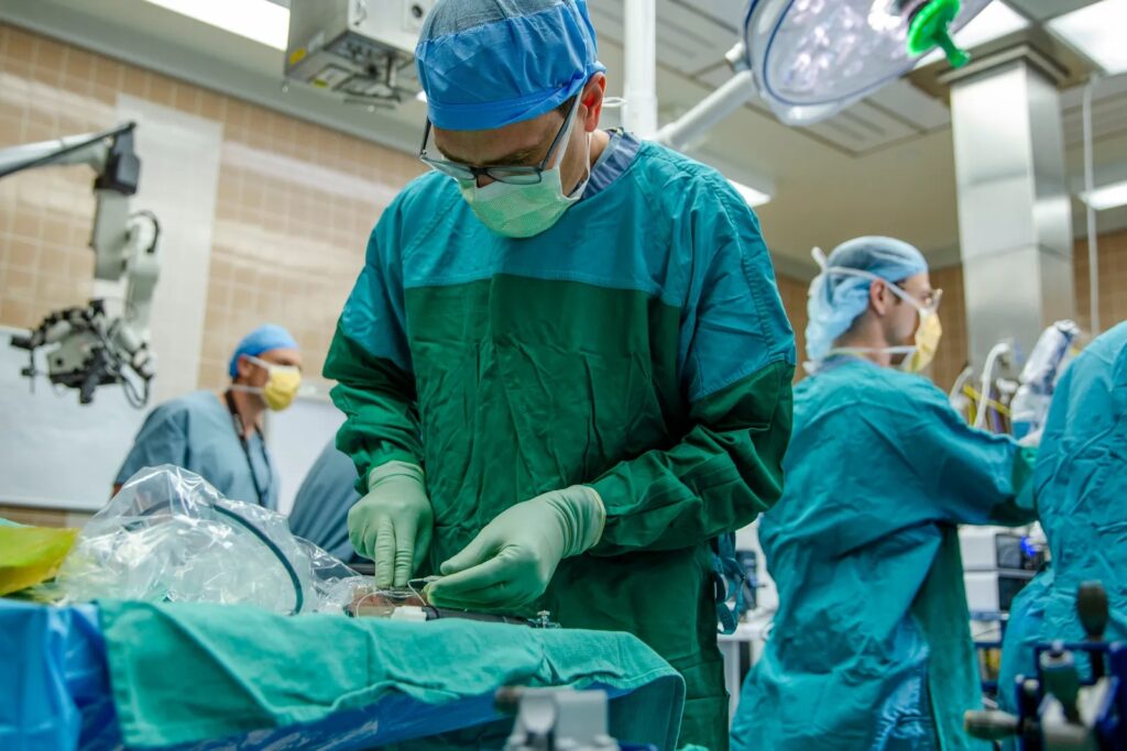 Αντίπαλος της Neuralink εμφύτευσε τσιπ εγκεφάλου σε άνθρωπο 2 Αντίπαλος της Neuralink εμφύτευσε τσιπ εγκεφάλου σε άνθρωπο