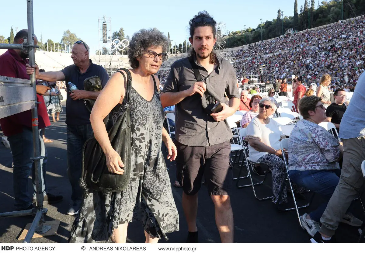 Κατάμεστο το Καλλιμάρμαρο για τον Μίκη Θεοδωράκη – Χιλιάδες γιόρτασαν τα 100 χρόνια του θρυλικού συνθέτη 20 Μαργαρίτα Θεοδωράκη, Άγγελος Θεοδωράκης