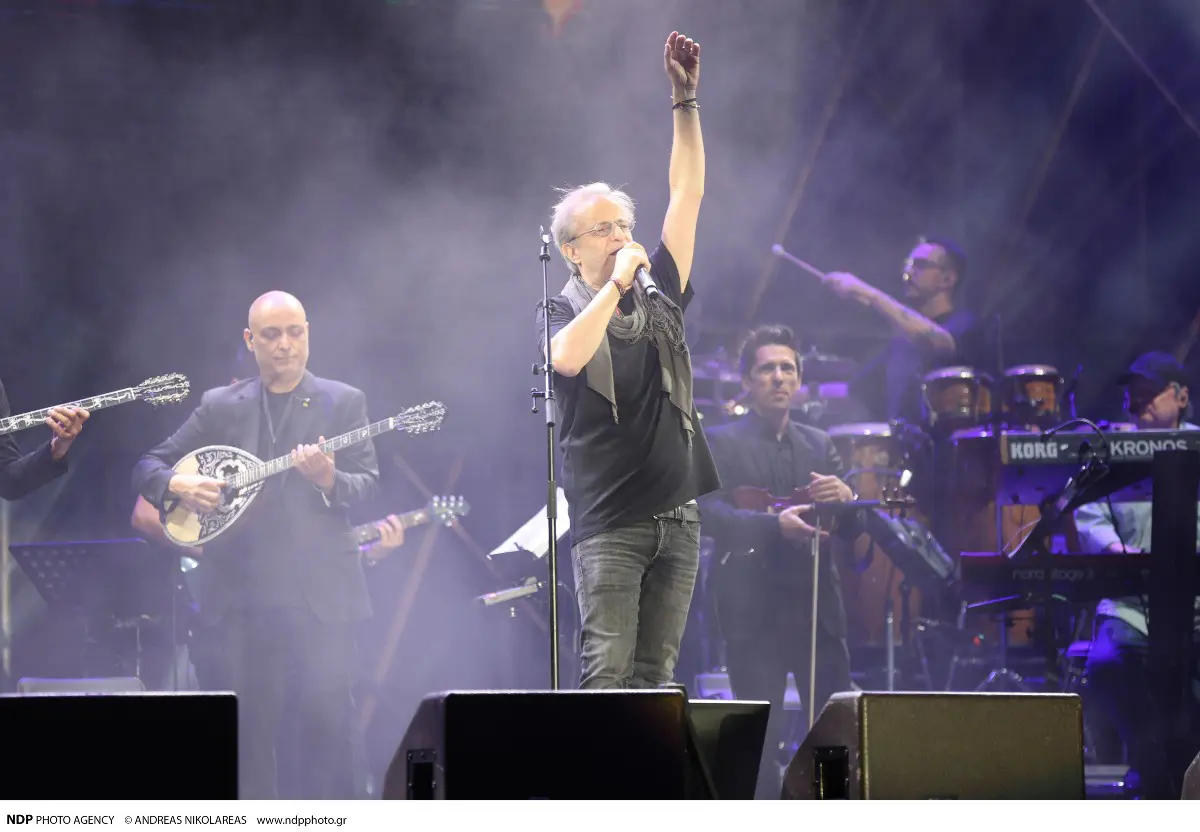 «Καλησπέρα και καλή βραδιά»: Το Καλλιμάρμαρο αποθέωσε τον Βασίλη Καρρά – Συγκινητική παρουσία της συζύγου και της κόρης του 29 Μίλτος Πασχαλίδης