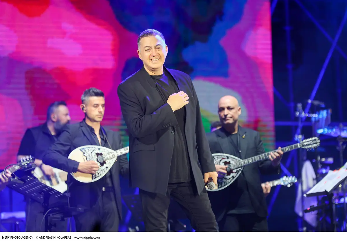 «Καλησπέρα και καλή βραδιά»: Το Καλλιμάρμαρο αποθέωσε τον Βασίλη Καρρά – Συγκινητική παρουσία της συζύγου και της κόρης του 37 Νίκος Μακρόπουλος