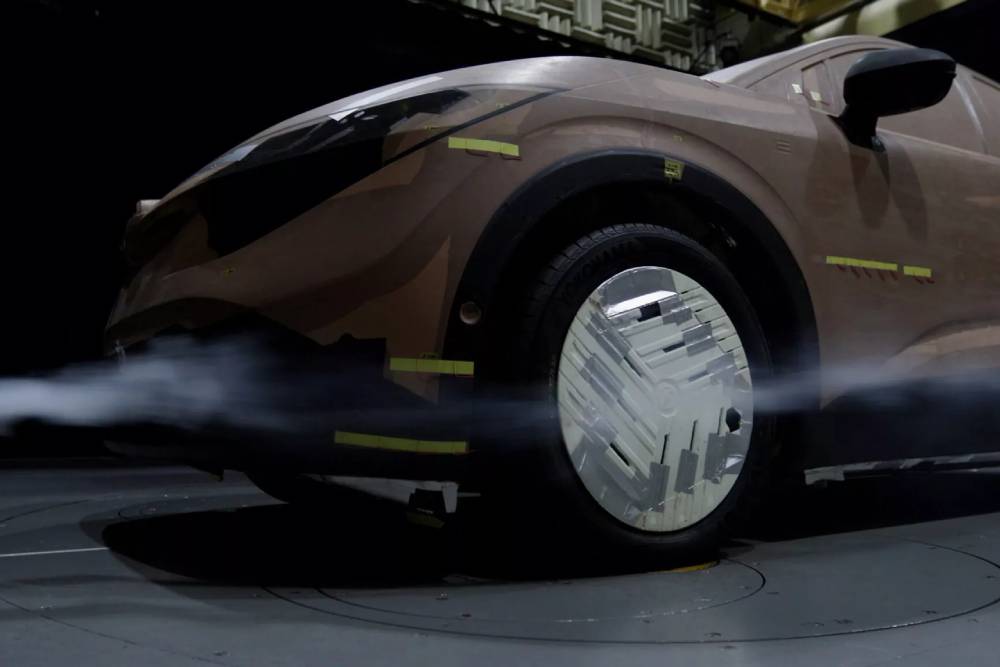 Αποκαλύπτεται το επαναστατικό Nissan Leaf με εντυπωσιακή αυτονομία 500 χλμ.