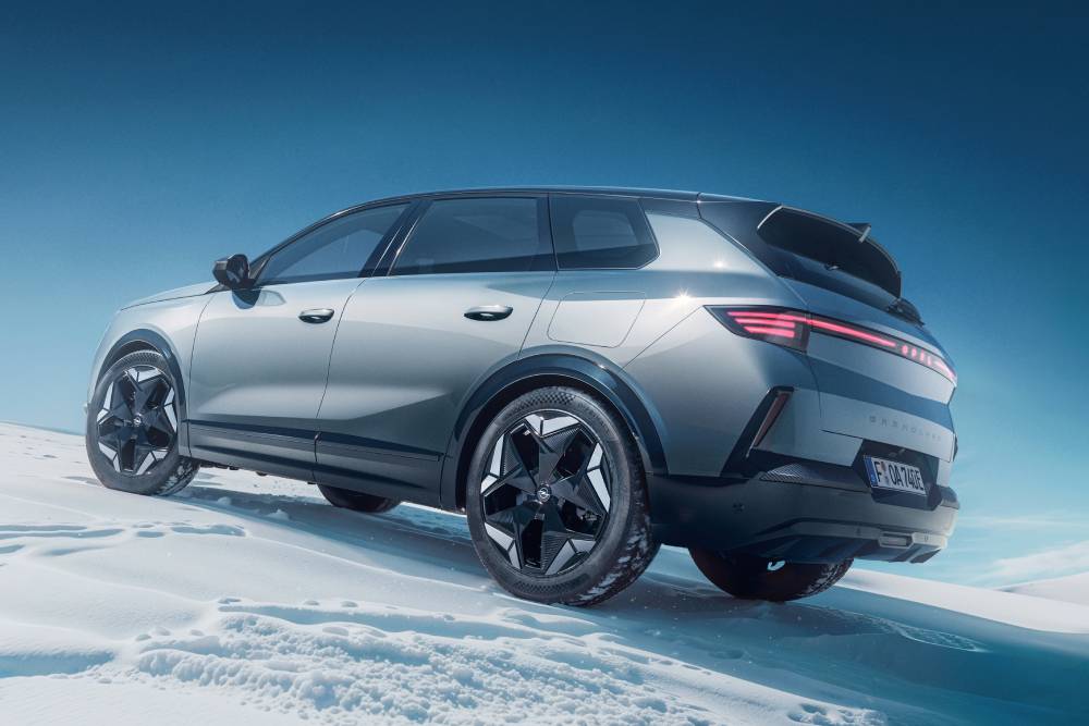 Νέο Opel Grandland Electric AWD εντυπωσιάζει με εκρηκτική ιπποδύναμη