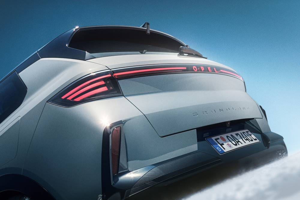 Νέο Opel Grandland Electric AWD εντυπωσιάζει με εκρηκτική ιπποδύναμη