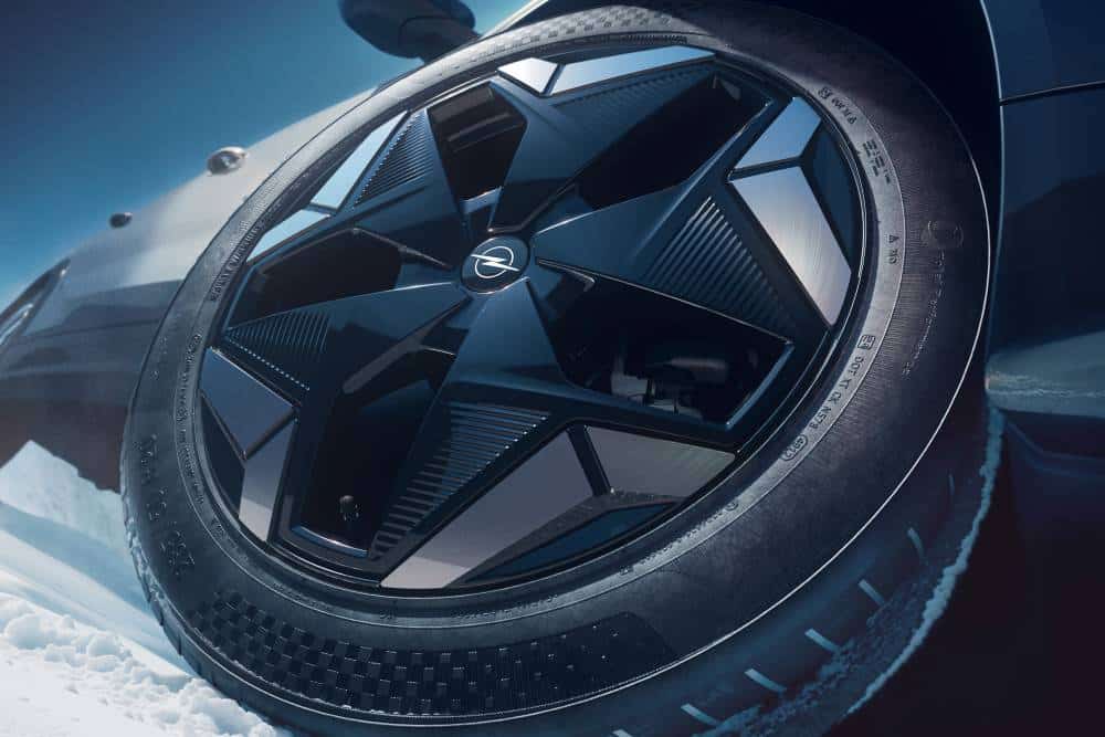 Νέο Opel Grandland Electric AWD εντυπωσιάζει με εκρηκτική ιπποδύναμη