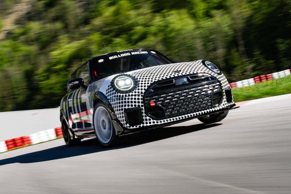 Το αγωνιστικό θηρίο MINI κατακτά τις 24ωρες Nurburgring
