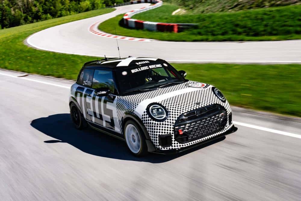 Το αγωνιστικό θηρίο MINI κατακτά τις 24ωρες Nurburgring