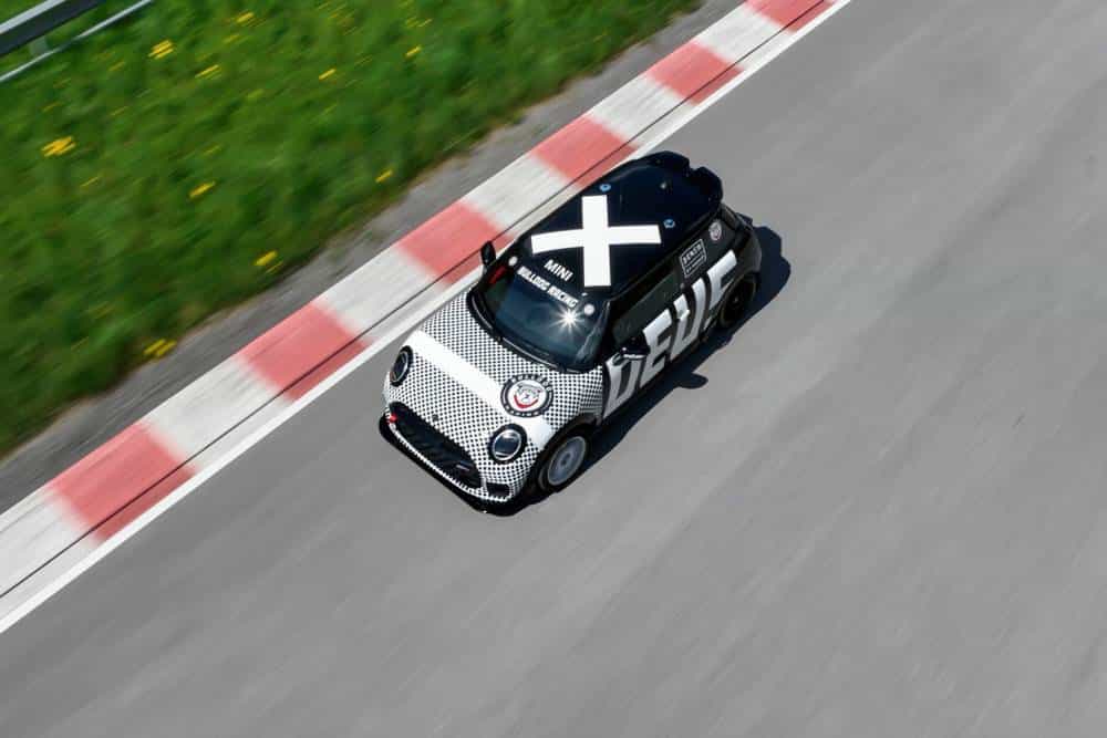 Το αγωνιστικό θηρίο MINI κατακτά τις 24ωρες Nurburgring