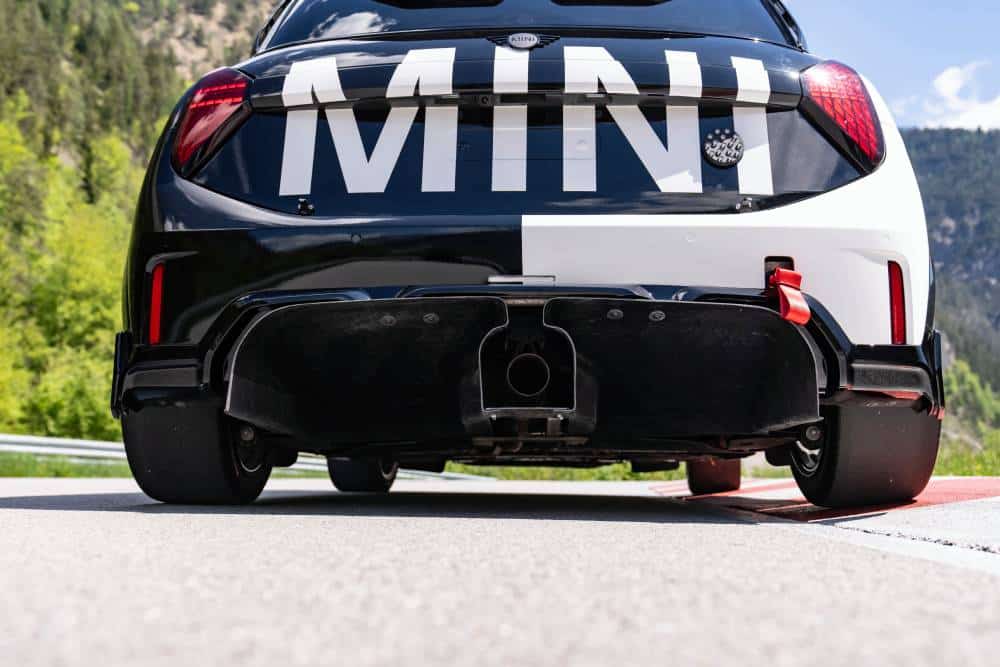 Το αγωνιστικό θηρίο MINI κατακτά τις 24ωρες Nurburgring