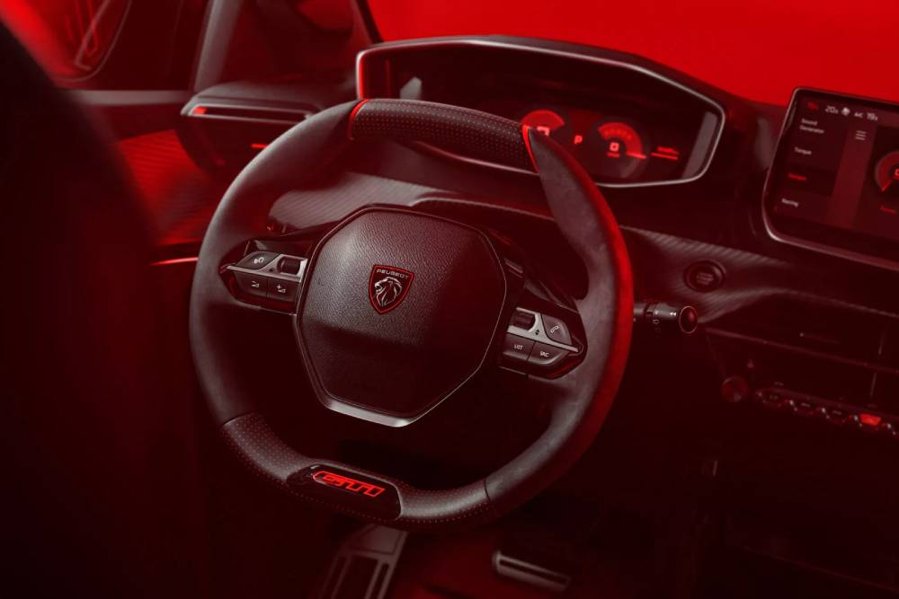 Η αναγέννηση: Νέο Peugeot E-208 GTi εκτοξεύεται με 280 άλογα