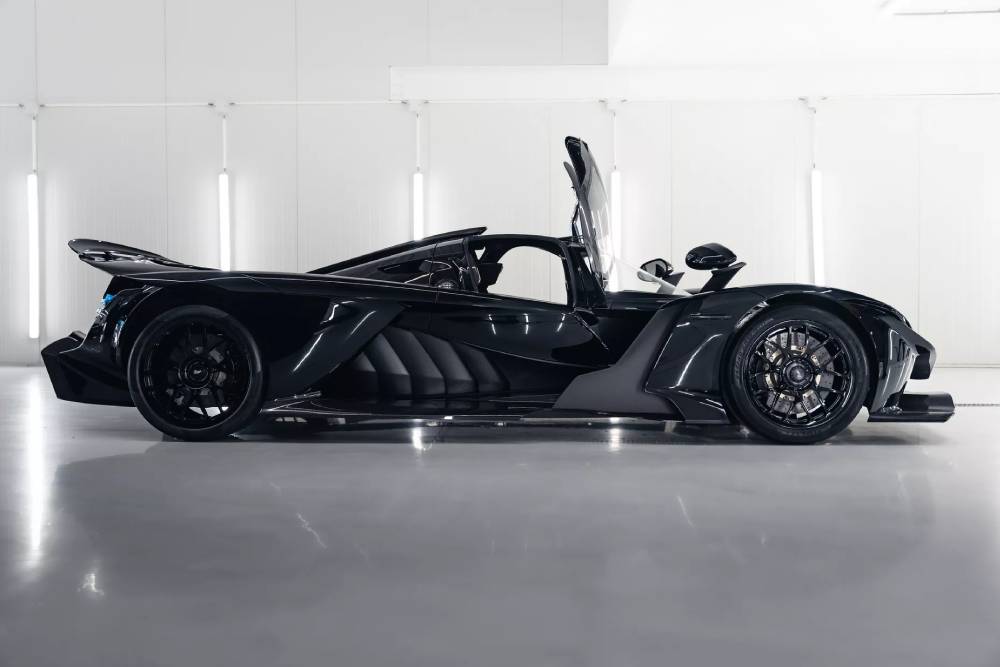 Το τσεχικό θηρίο με ψυχή GT-R που συντρίβει ρεκόρ