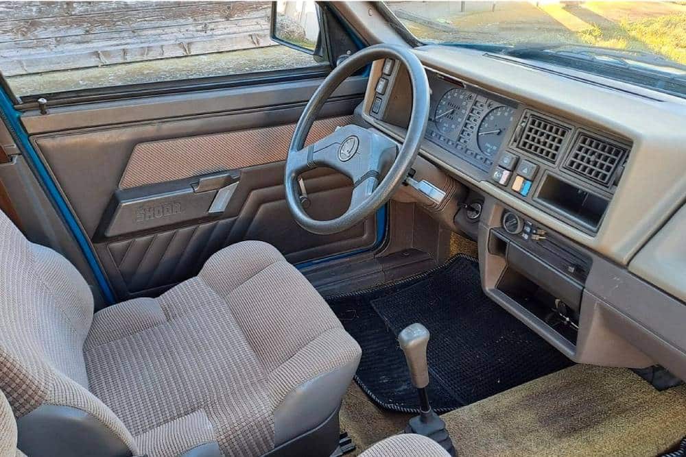 Εκπληκτικό Skoda Favorit μας ταξιδεύει στο γαλάζιο