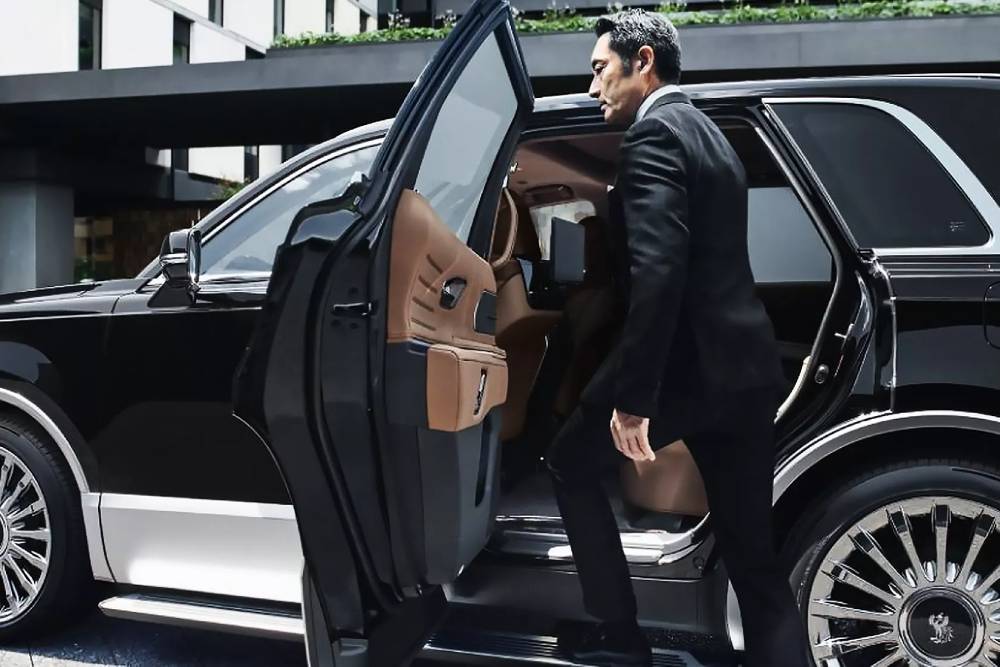 Νέο Toyota Century SUV με πολυτελείς ανέσεις προέδρου
