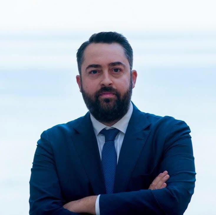 Πάρος: «Τα άκρα του ήταν παγωμένα» – Ραγίζει καρδιές η μαρτυρία της γιατρού που εξέτασε το νεκρό βρέφος 2 Ο δικηγόρος του ζευγαριου Κωνσταντίνος Δοκιμάκης