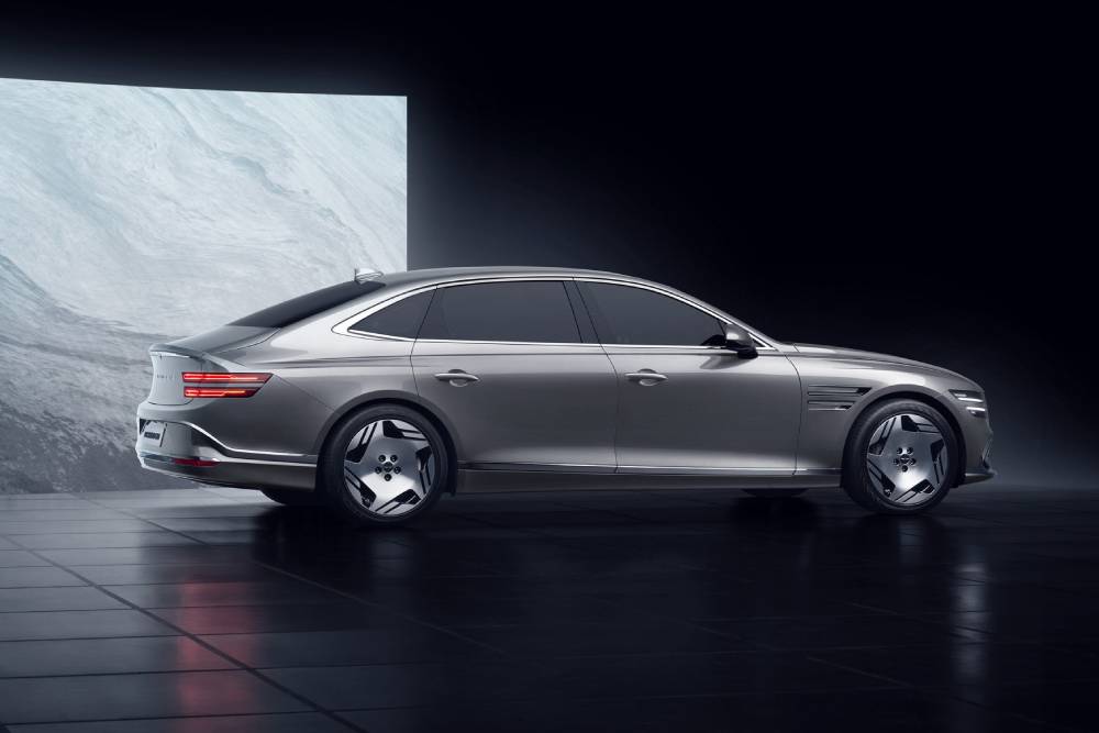 Νέο Genesis G80 Electrified γεμίζει μπαταρία αστραπιαία