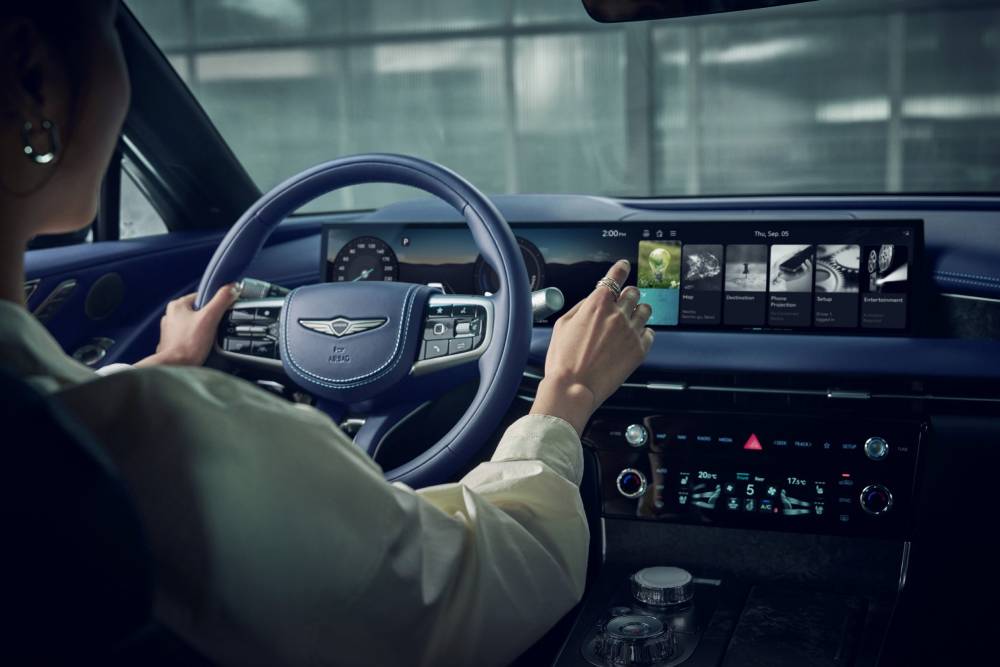 Νέο Genesis G80 Electrified γεμίζει μπαταρία αστραπιαία