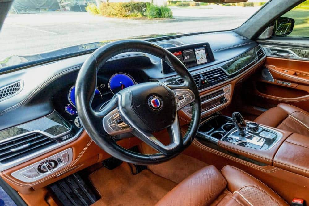 Γκάζια κλάσης με Alpina B7 xDrive 600 ίππων
