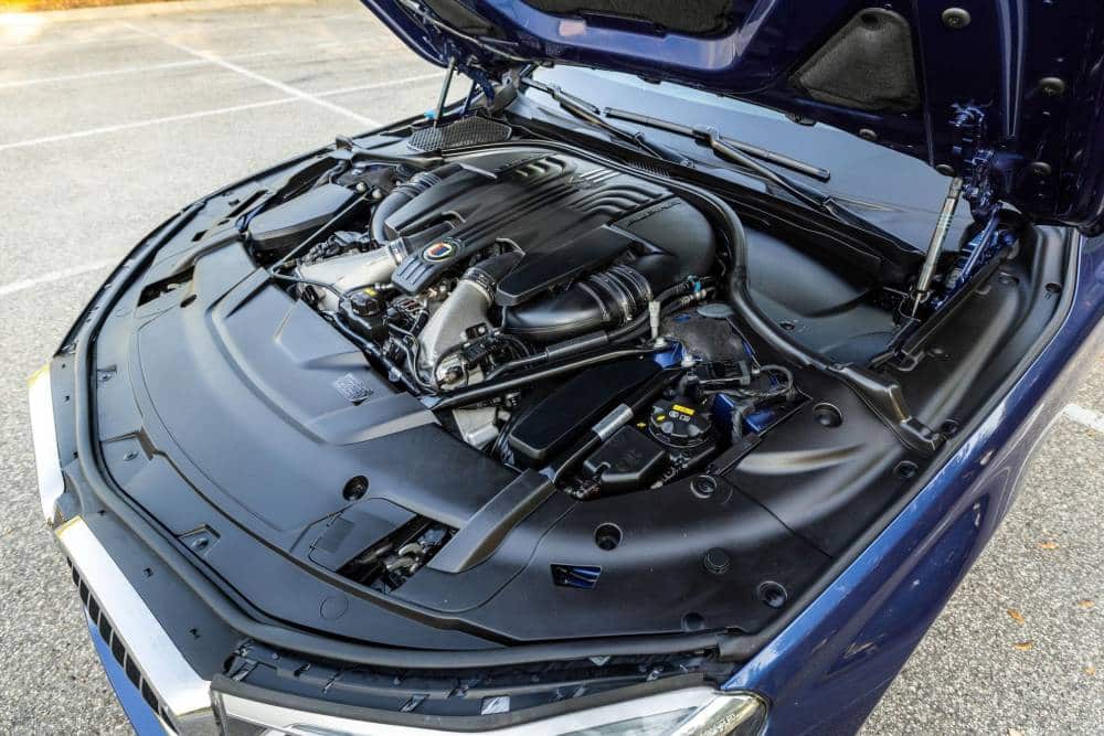 Γκάζια κλάσης με Alpina B7 xDrive 600 ίππων