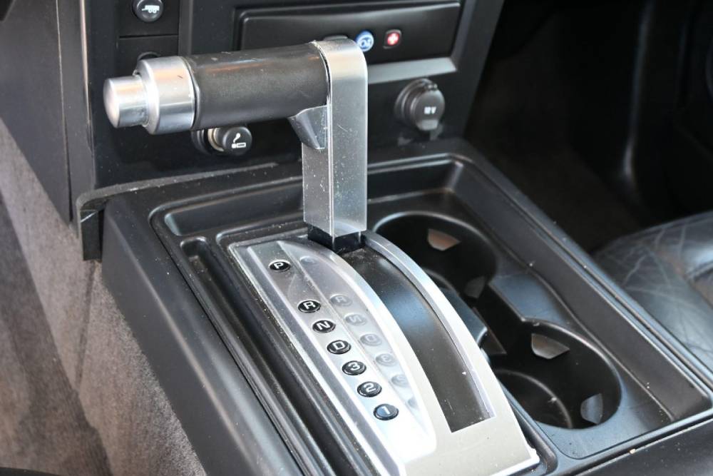 Ευκαιρία-σοκ: Hummer H2 πωλείται μόλις 8.000 ευρώ