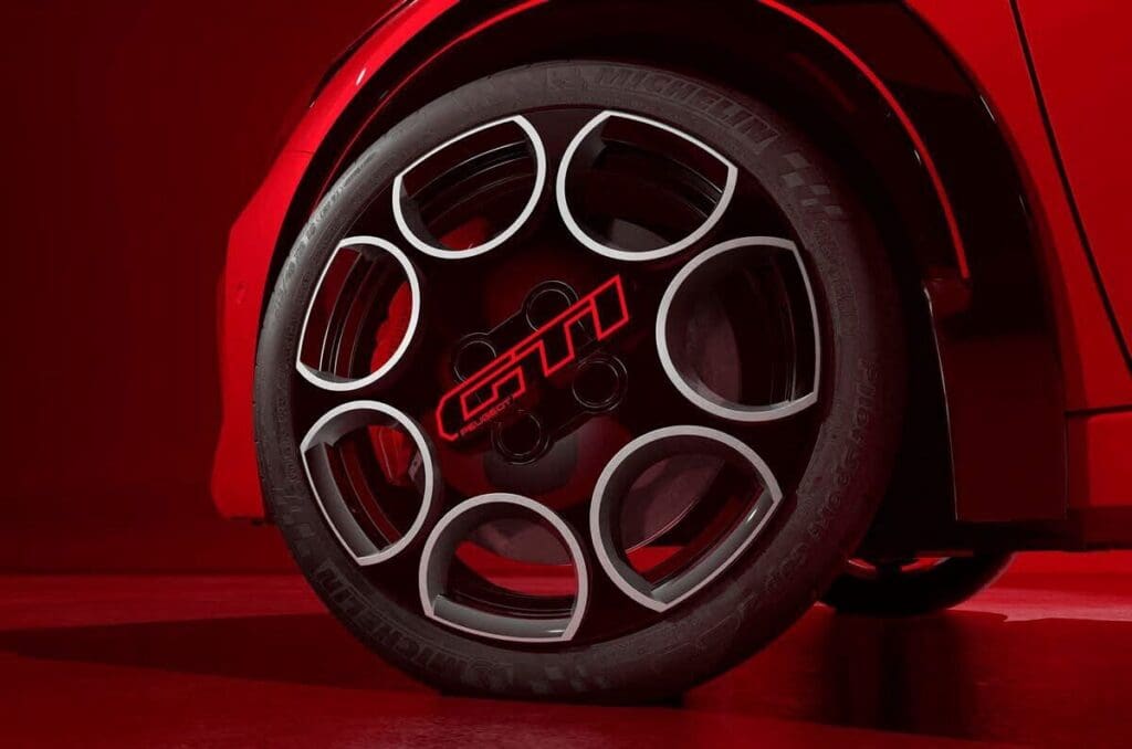 Αποκαλύφθηκε επιτέλους: Peugeot E-208 GTI 7 Αποκαλύφθηκε επιτέλους: Peugeot E-208 GTI